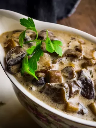 Sauce aux cèpes en saucière